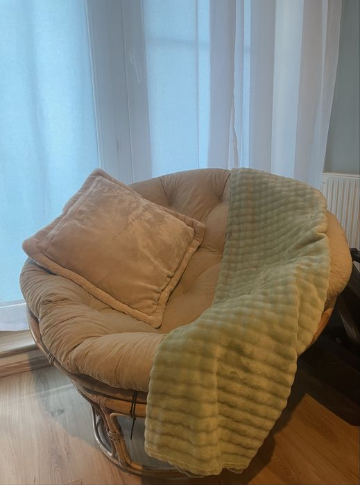 Fotel rattanowy z dużą poduchą, bardzo wygodny