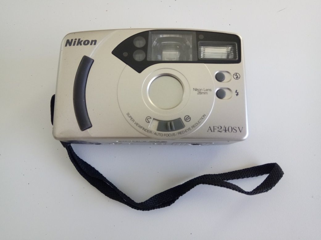 Máquina Fotografica Analógica Nikon Mod-AF240SV + Bolsa Original