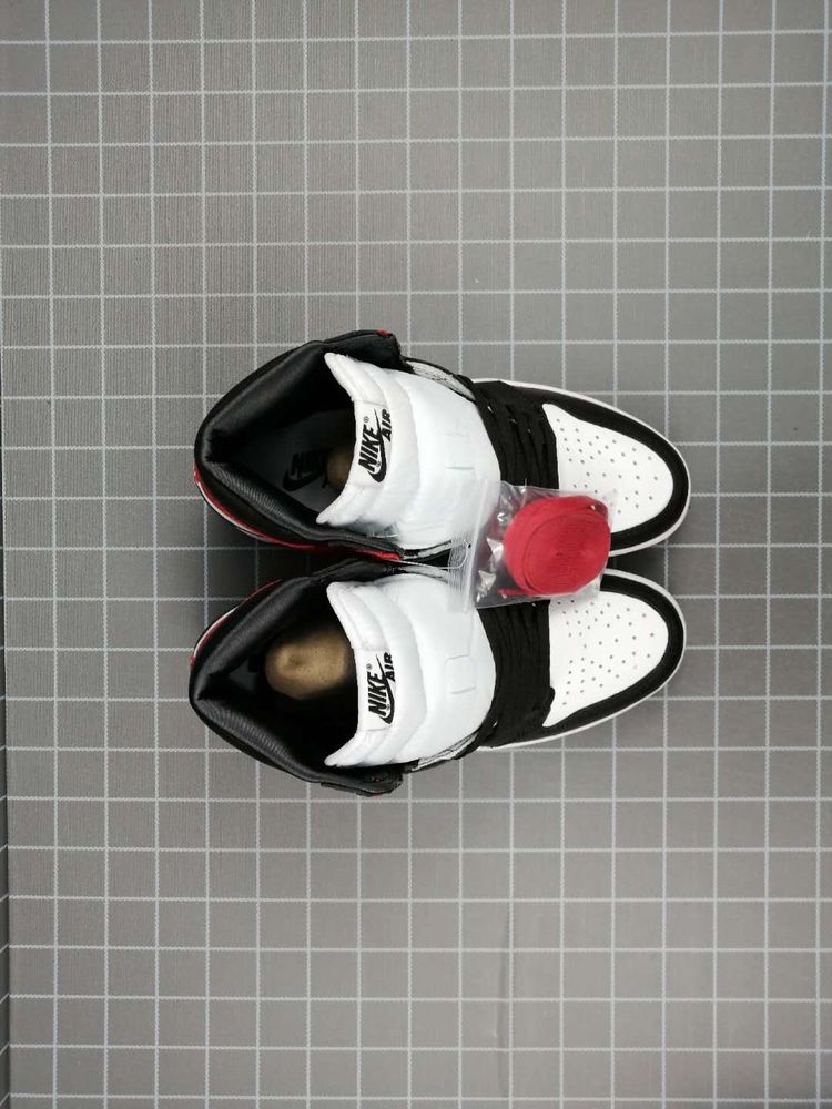 Nike Air Jordan 1 Black Toe Satin
