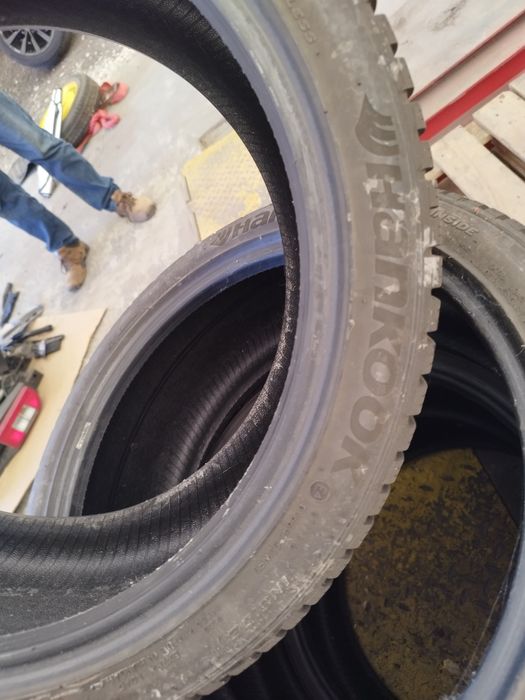 Dwie opony zimowe Hankook r18