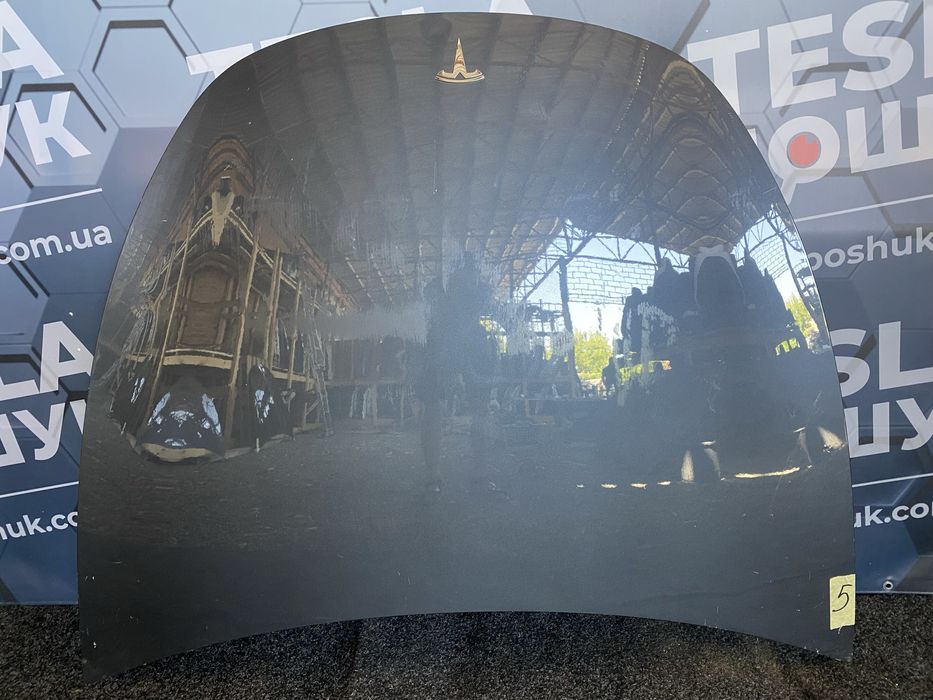 Капот Tesla Model Y