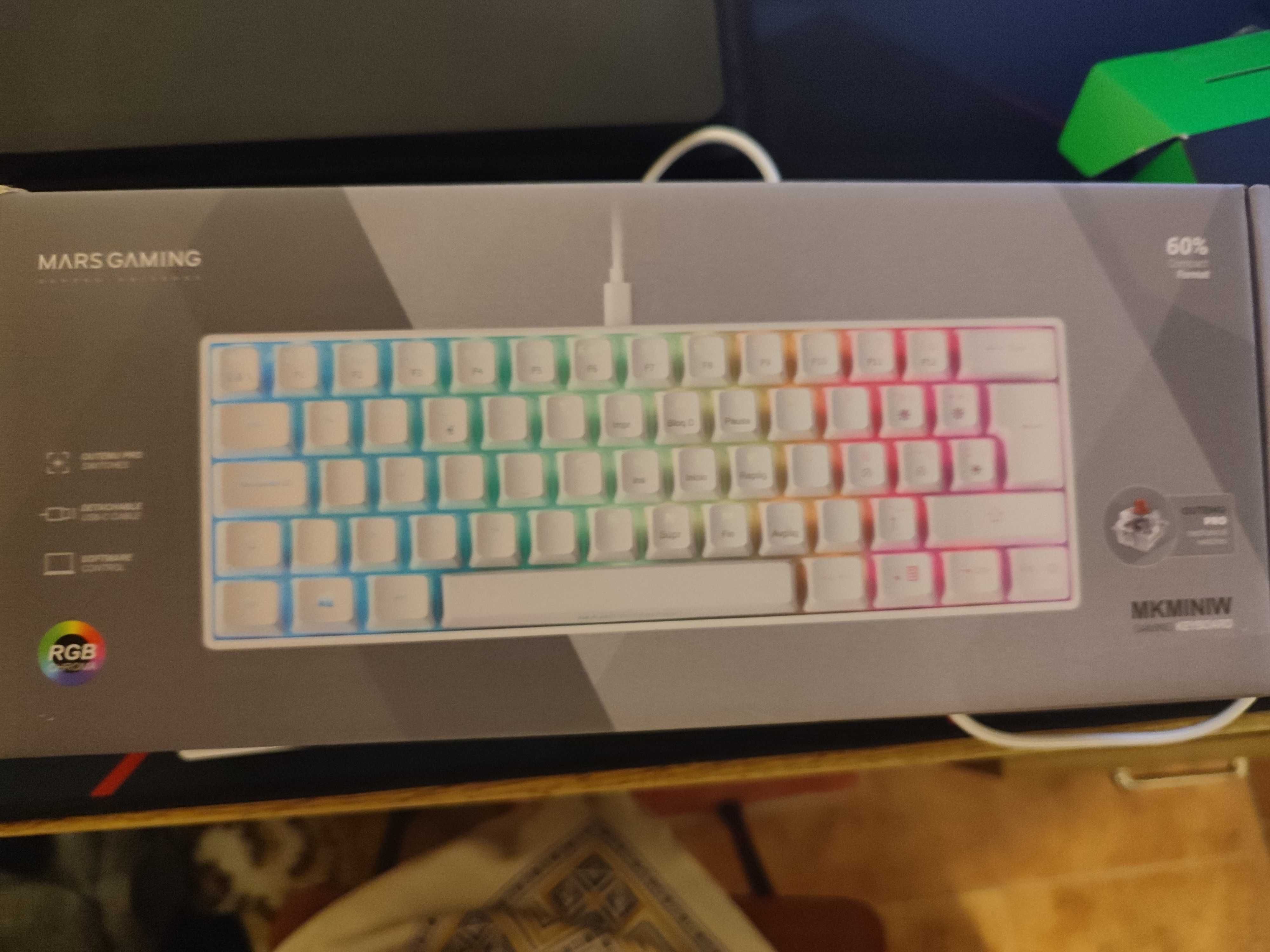 Teclado mecânico RGB, Rato razer RGB E Tapete