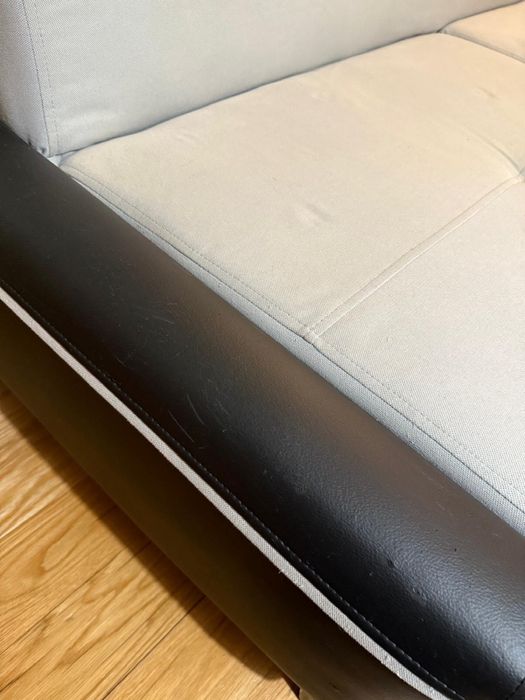 Sofá-Cama com Arrumacão ( com algumas marcas de uso )