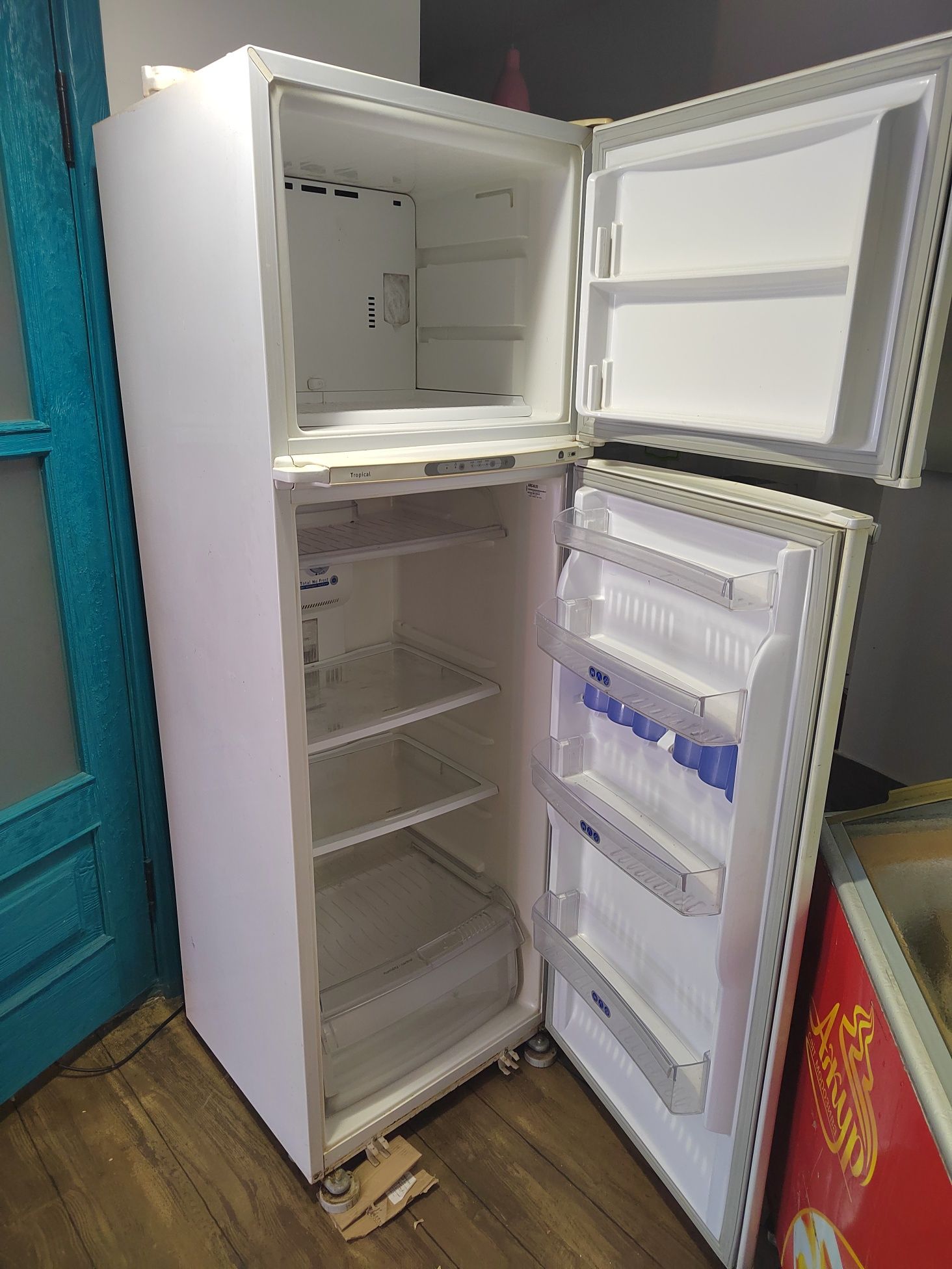 Холодильник б/у двухкамерный