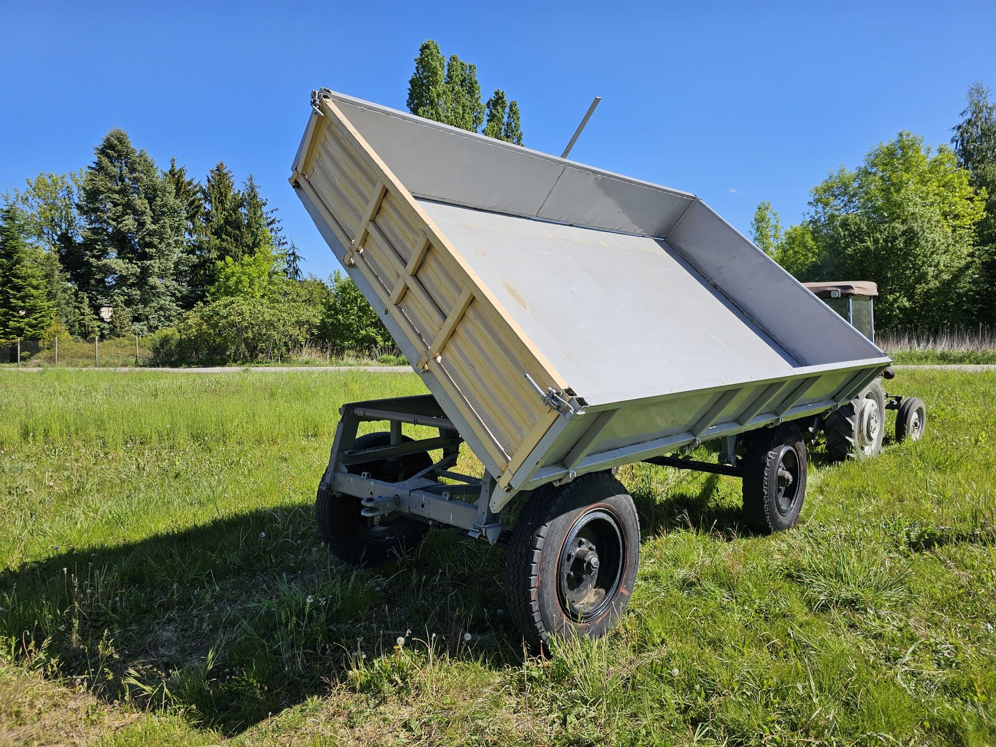 Przyczepa rolnicza wywrotka na 3 strony