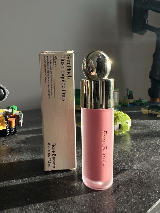 Róż w płynie - Rare Beauty Hope