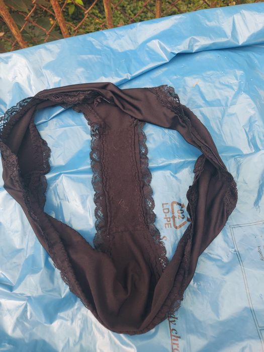 Majtki damskie czarne z koronką rozmiar M/L