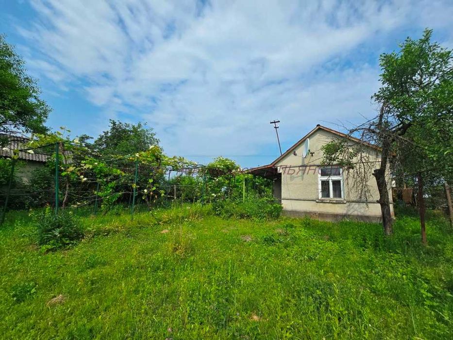 Будинок під реконструкцію  в с.Середнє над озером