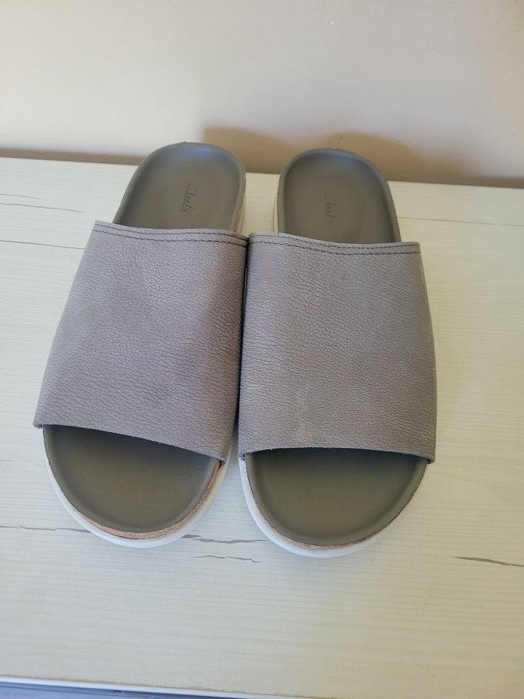 Шльопанці Clarks sunder slide nubuck sauge