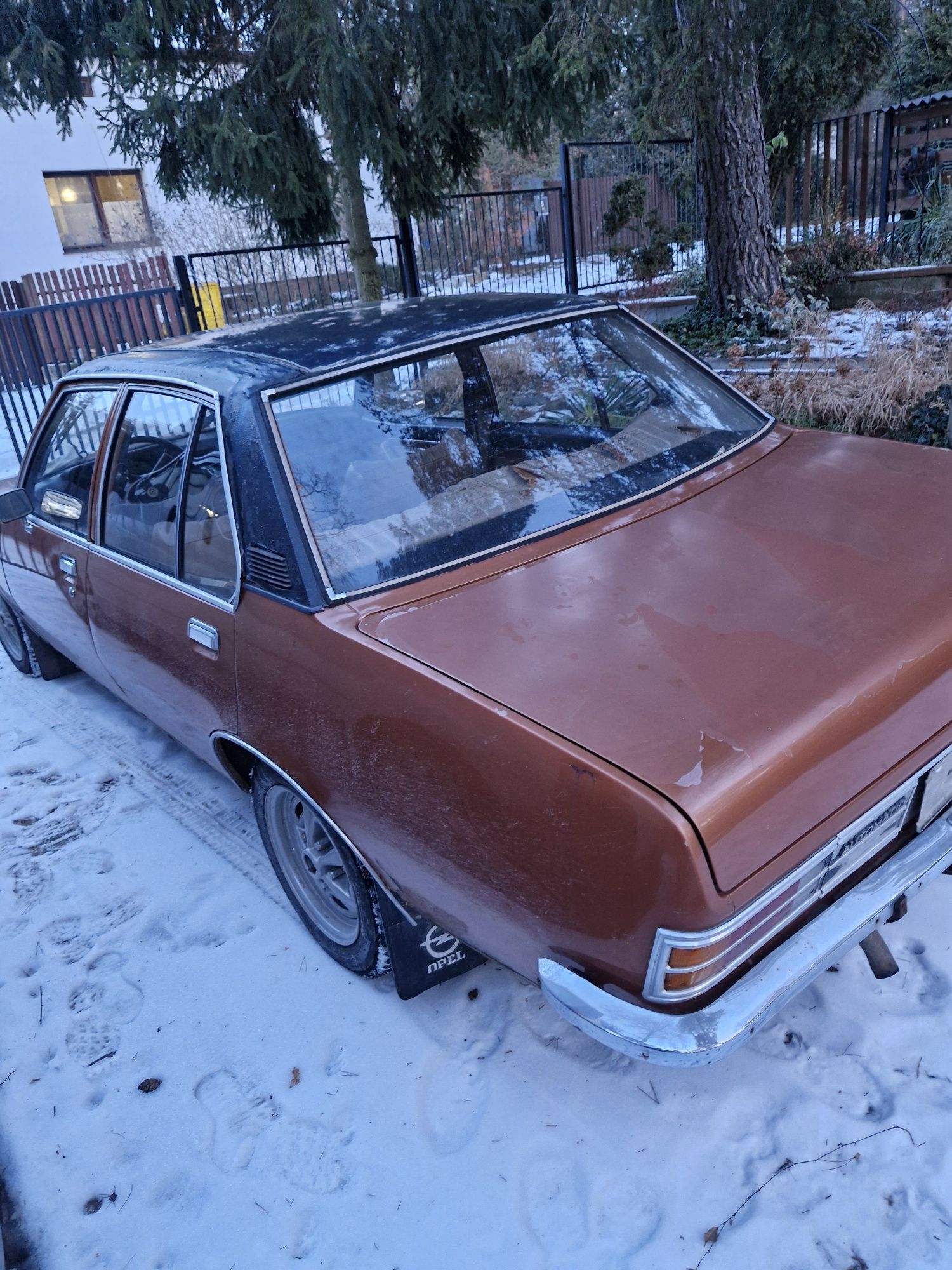 Opel commodore 2.5 sedan