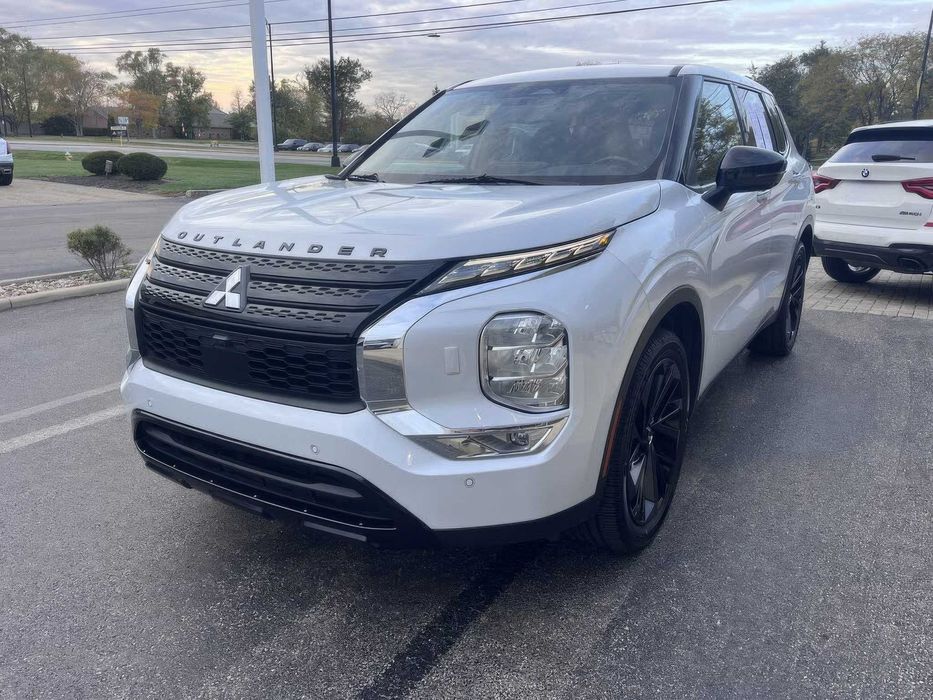 Mitsubishi Outlander SEL      2023