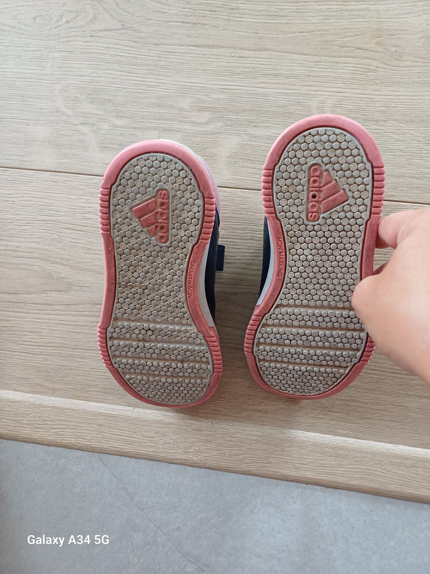 Buty Adidas dla dziewczynki 28