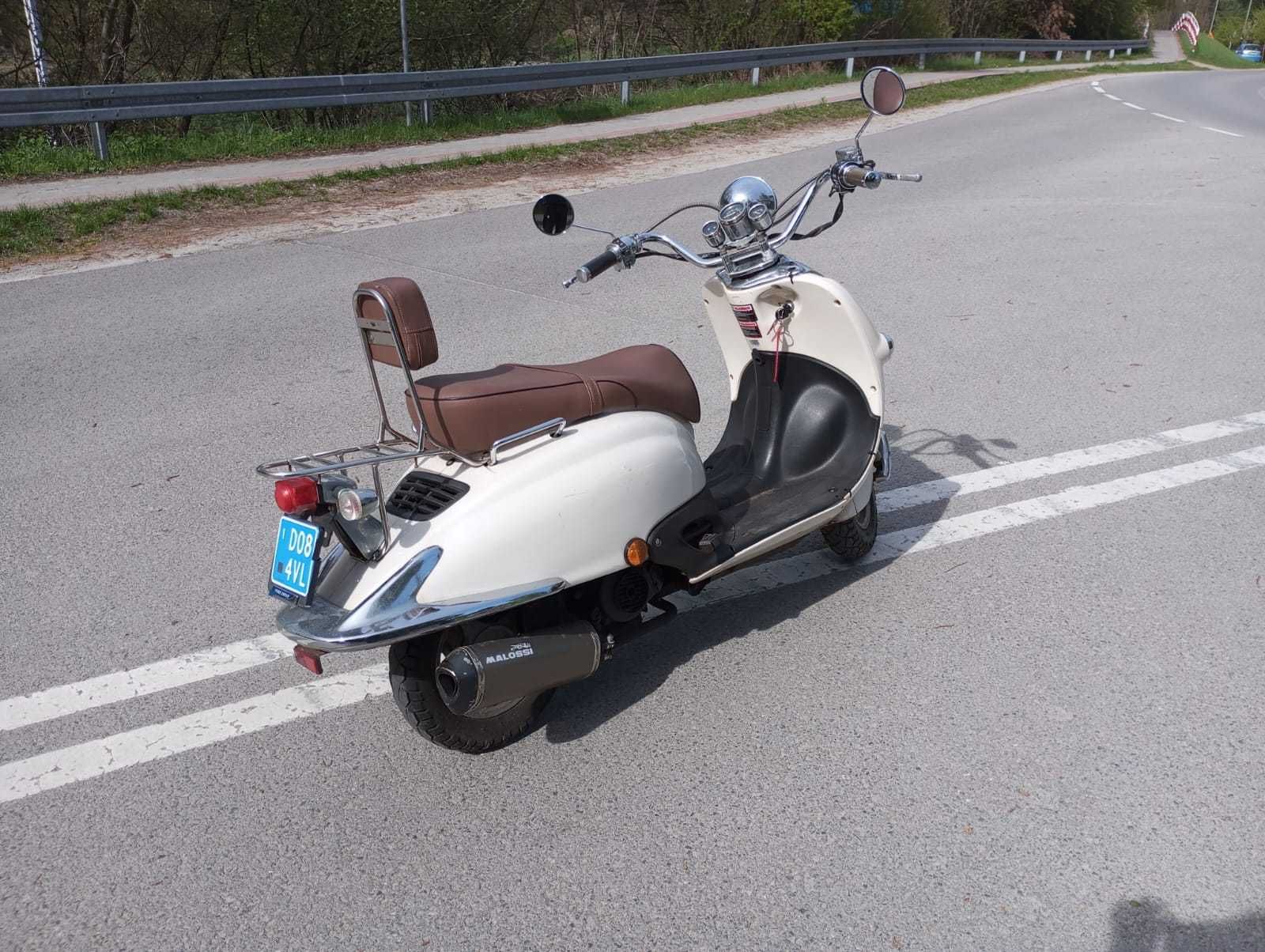 Skuter RETRO 50CM 4T czterosuwowy rozrusznik typu Vespa Lambretta 2010