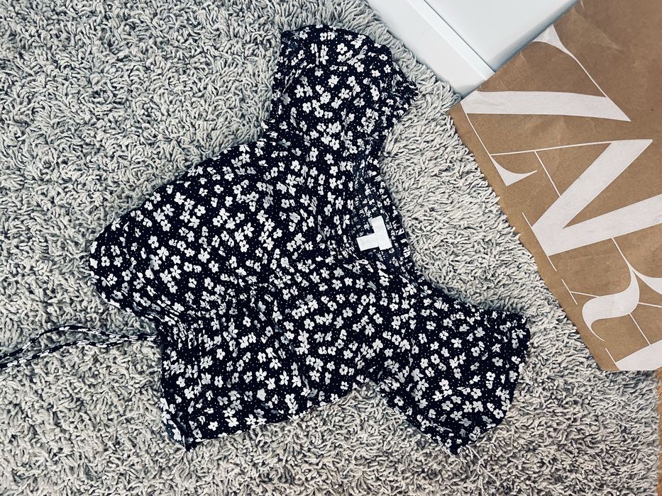 Top t-shirt damski rozm xs HM czarny marszczony kwiatowy kwiatuszki