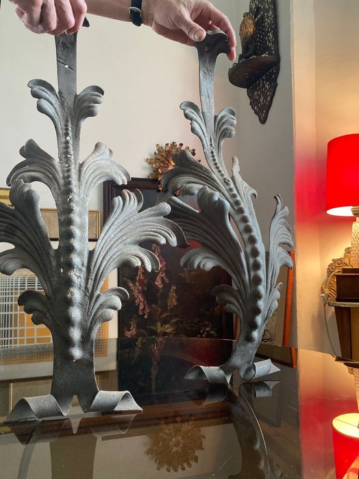 Późnobarokowe elemety dekoracyjne balkonu - pióra Emu, 1840 r.