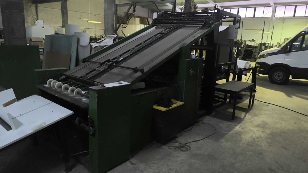 Máquina contra colar cartolina e microcanelado