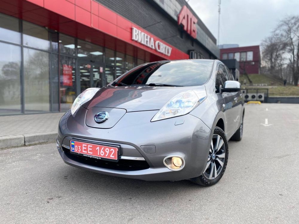 Продам Nissan Leaf.