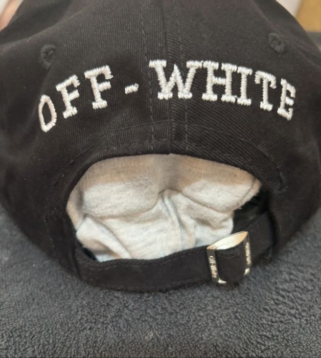 Czapka off-white klasyk