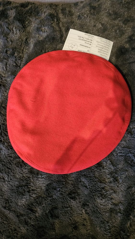 Beret koloru szkarłatnego 418/MON