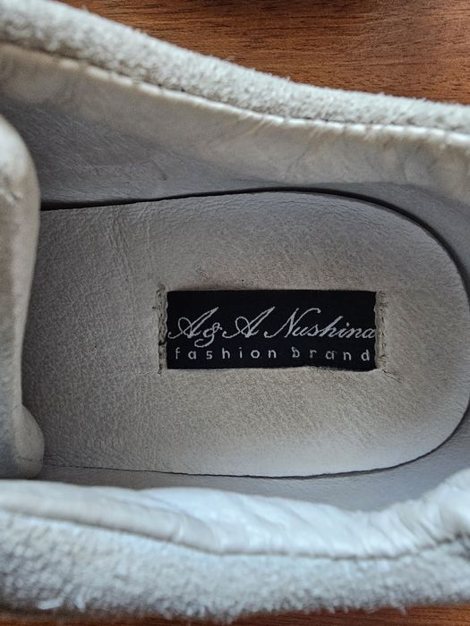 Кроссовки с натуральной кожи, размер 36, в отличном состоянии. Цена