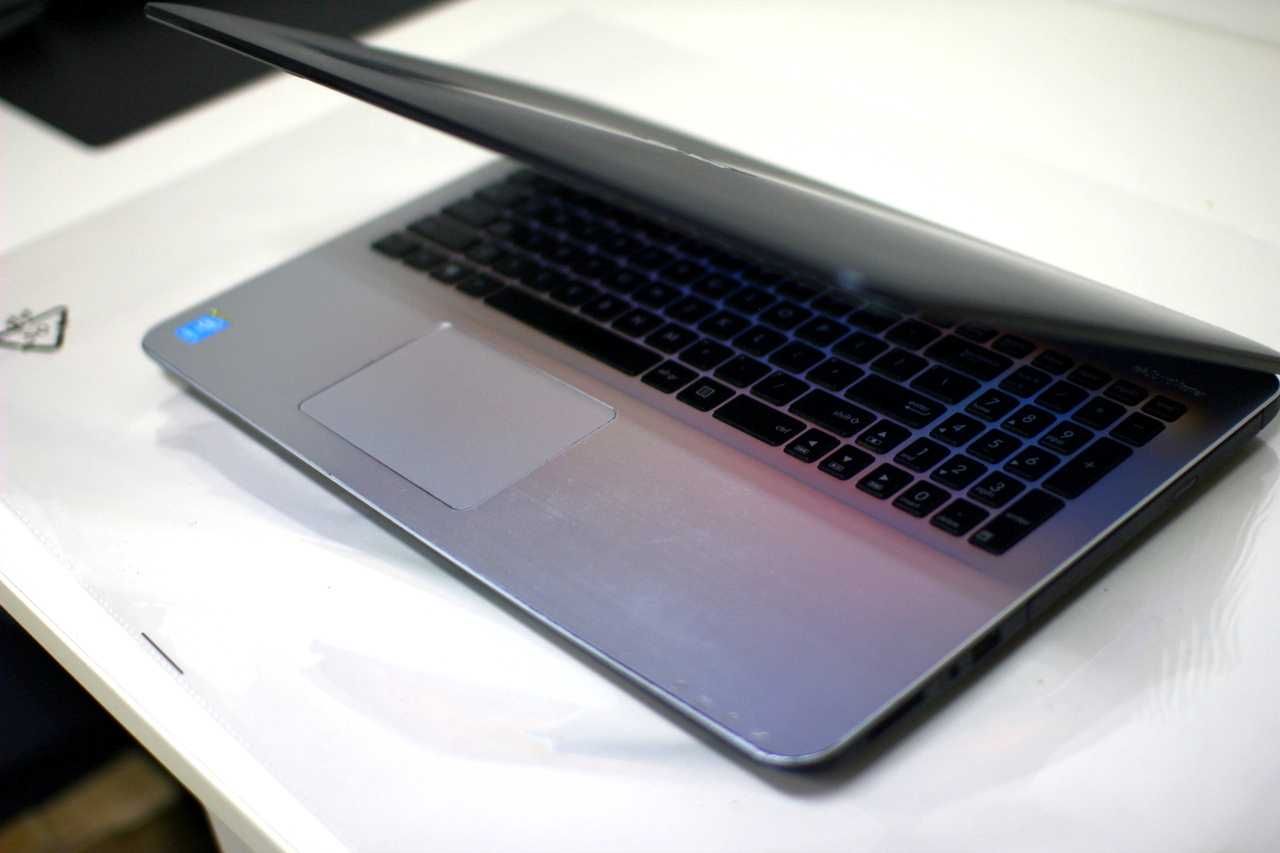 Laptop ASUS i5 7200U SSD 512GB GT 940MX!! 12GB RAM LED15'6"