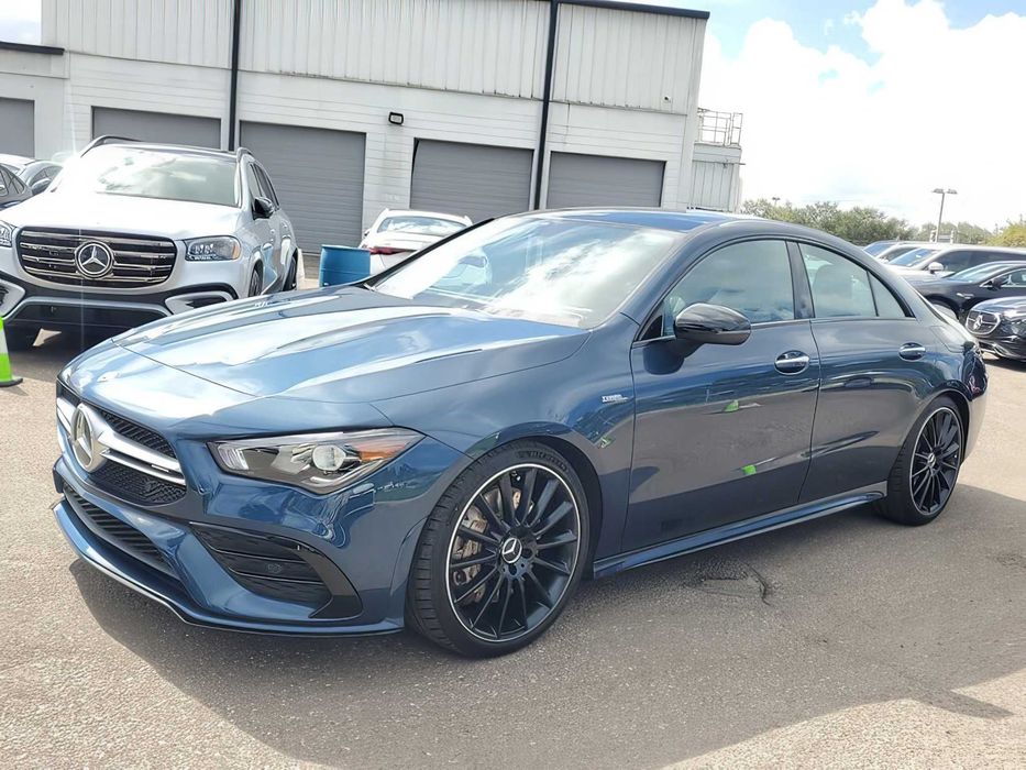 Mercedes-Benz CLA      2022
