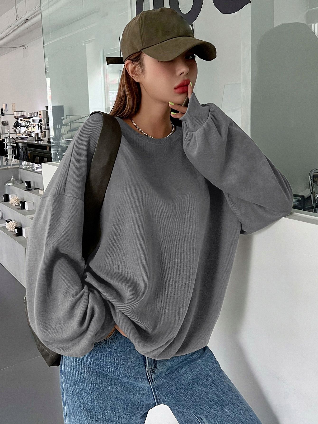Sweterek Damski Oversize Z Obniżonymi Ramionami Szary Casual Dazy M 38