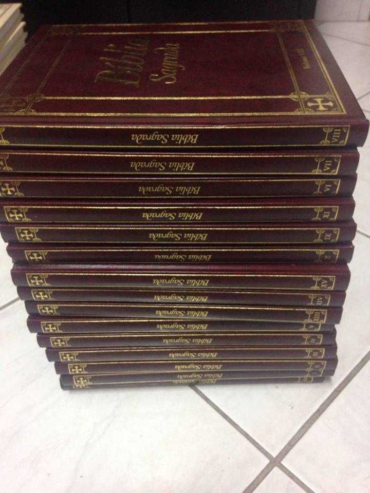 vende -se biblia sagrada nova