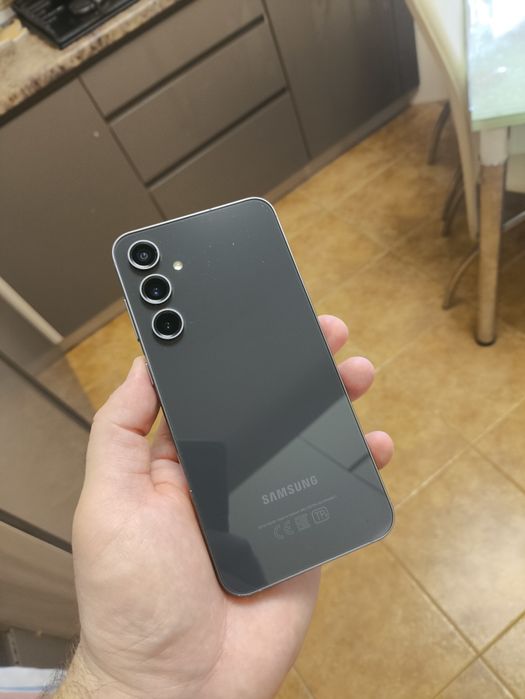 Samsung S23 FE 8/128 ideal