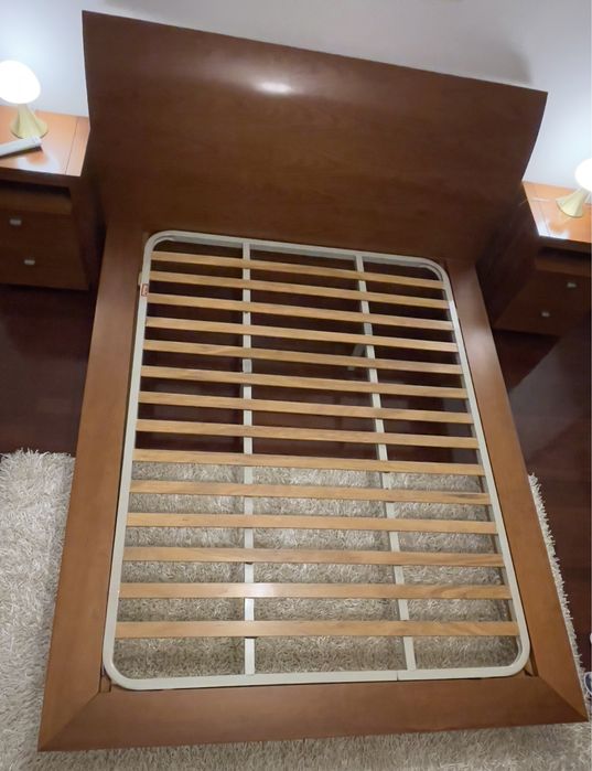 Cama de casal em cerejeira