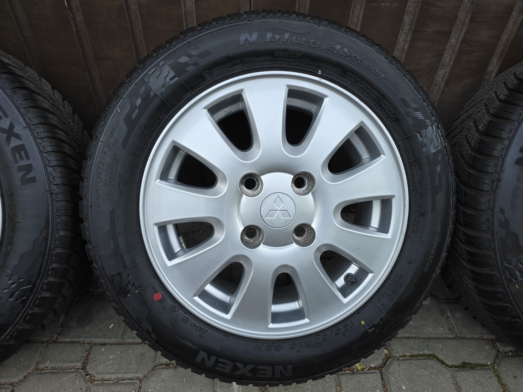 Felgi z oponami 195/60R15 Mitsubishi Carisma 4x114,3 Lancer Galant Spa