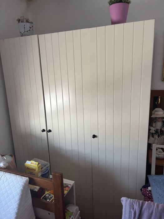 Roupeiro IKEA em bom estado.