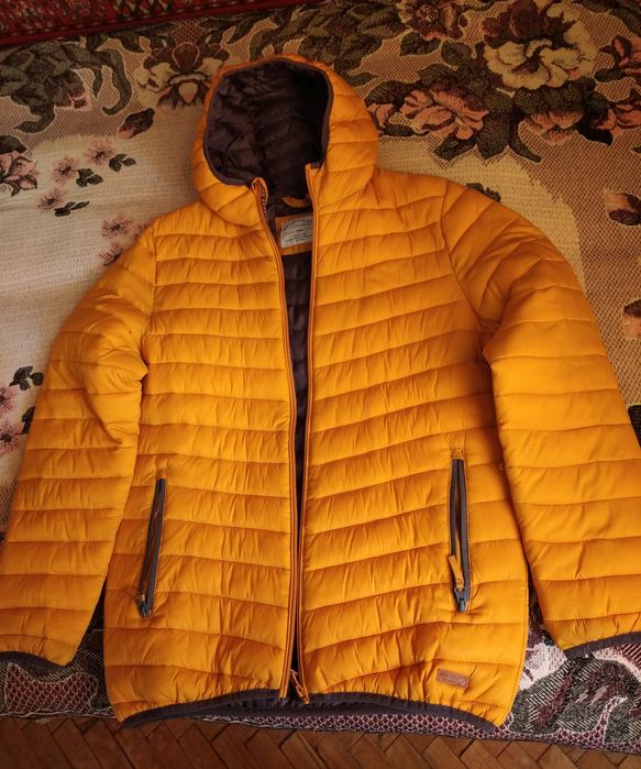 уртка с капюшоном, демисезонная. Лёгкая, комфортная.