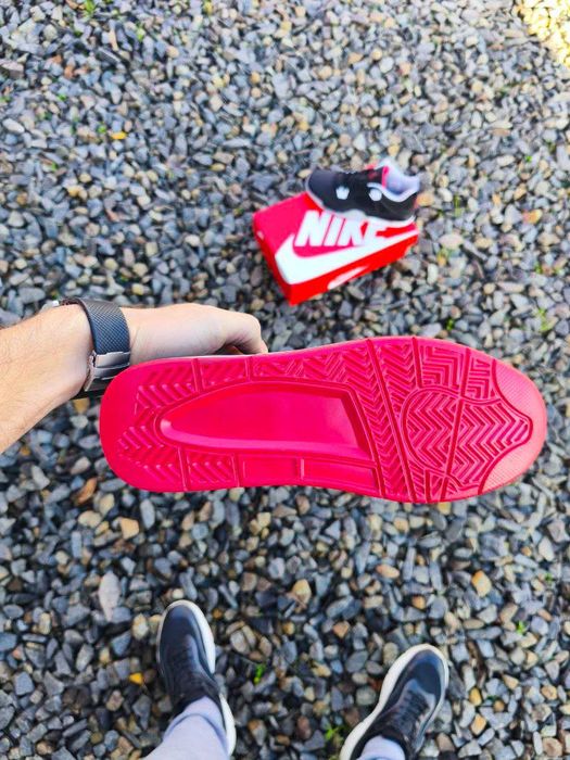 Кросівки демісезонні Nike Jordan 4 Retro підліткові розпродаж