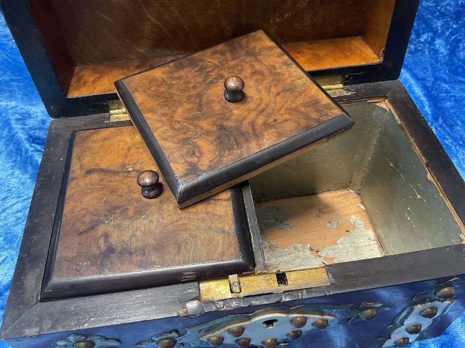 Caixa chá inglesa peça antiga madeira apliques