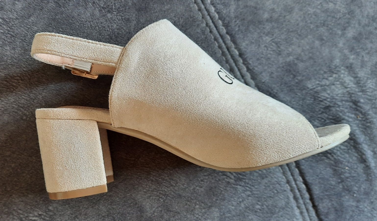 Śliczne damskie buty