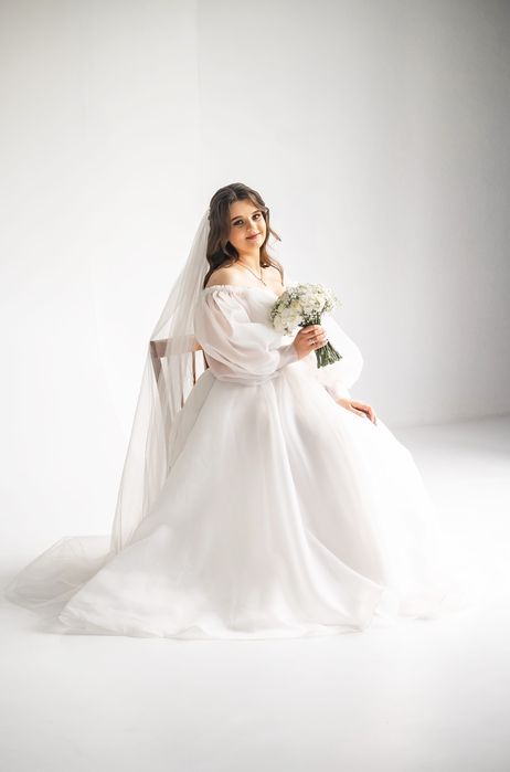 Весільна сукня.