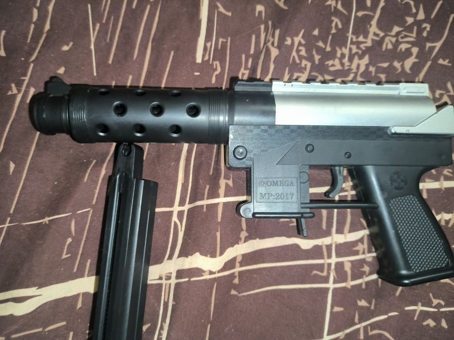 Пістолет на пульках