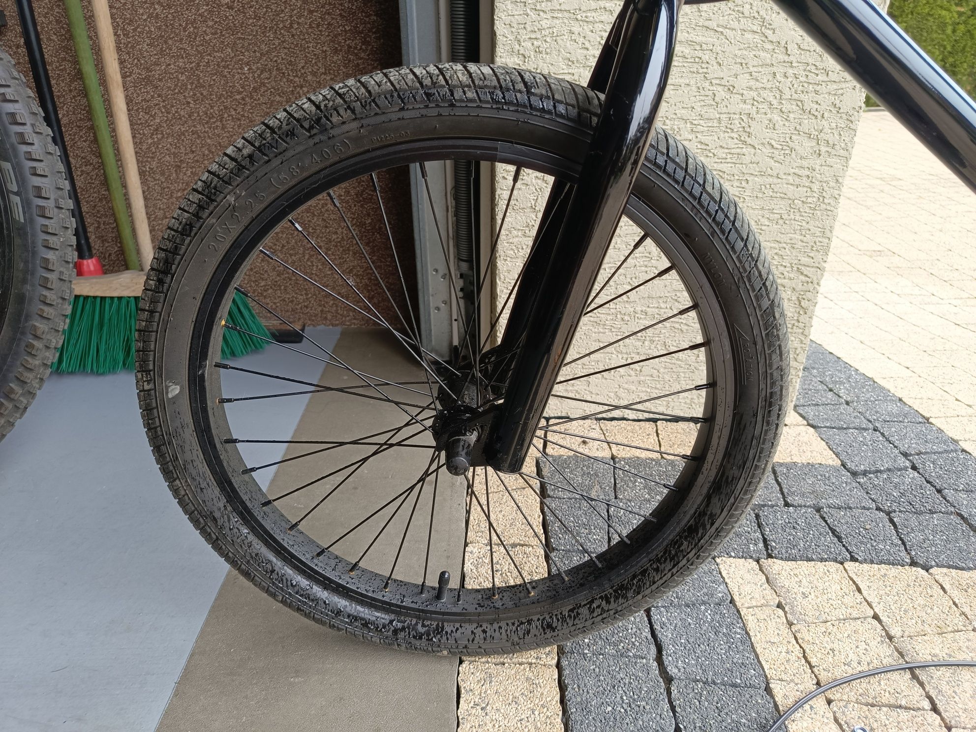 BMX Mongoose L10 BLK20 czarny + dodatki.
