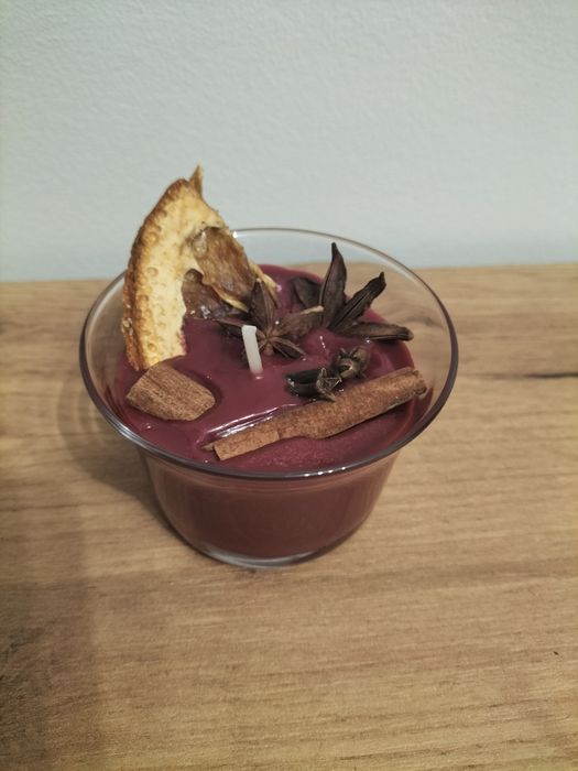 Świeca sojowa w szkle o zapachu grzanego wina