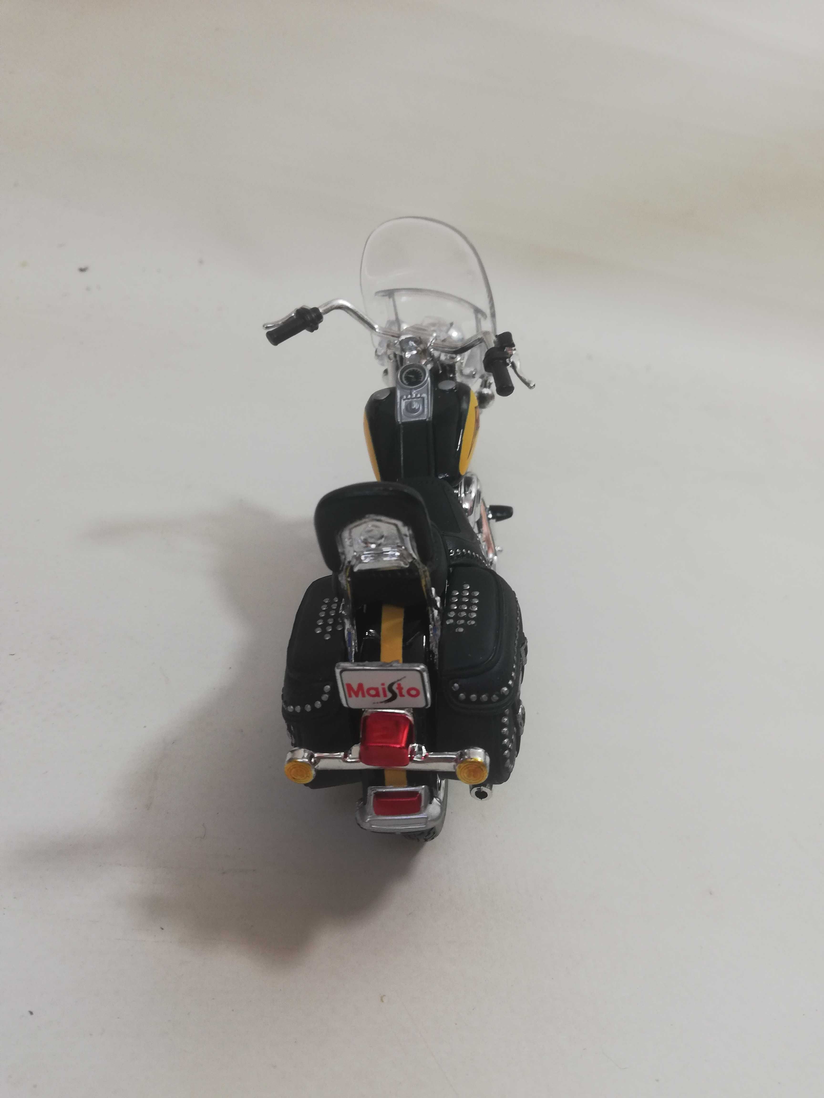 Maisto Harley Davidson 2000 FLSTC