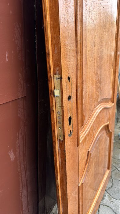 Вхідні дубові двері