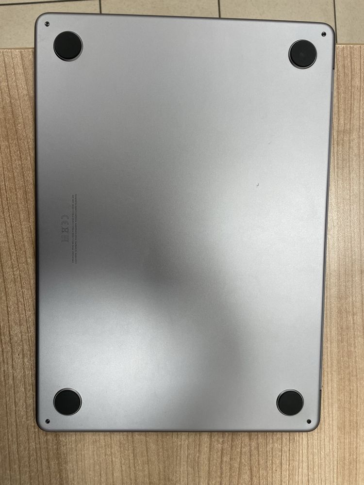 Apple Macbook M3 2024