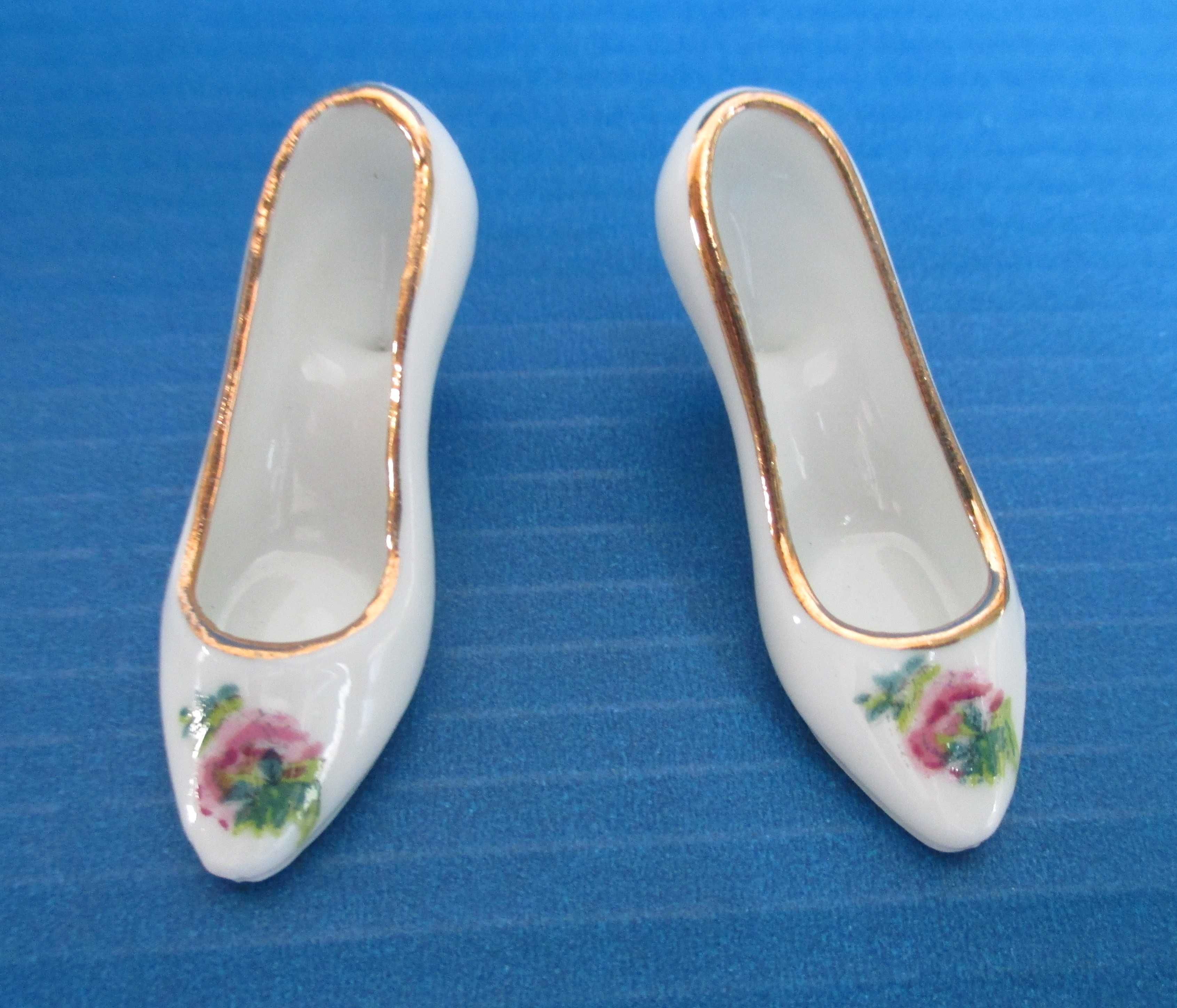 Miniaturas de Botas e Sapatos em Porcelana