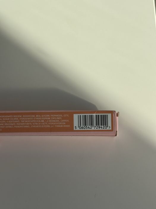 Charlotte Tilbury Beauty Light Wand – rozświetlacz w płynie
