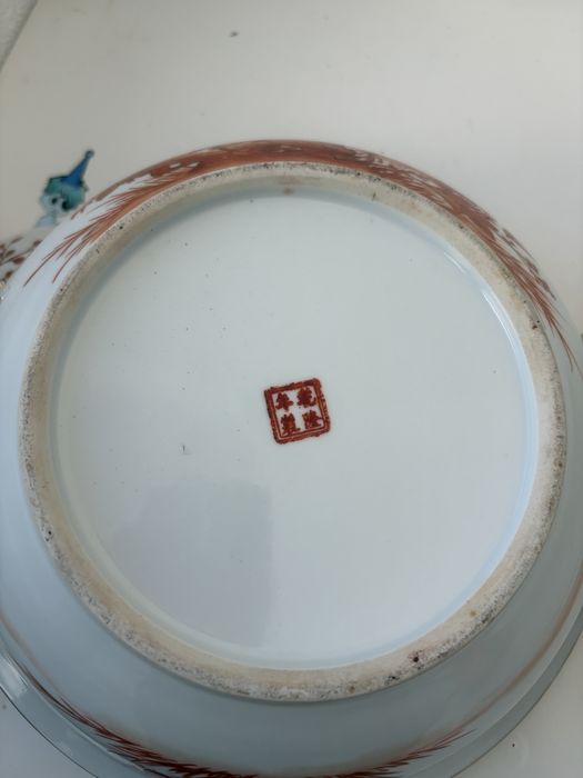 Taça de sopa em porcelana chinesa pintada à mão com tampa.