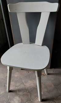 Krzesła ogrodowe albo kuchenne, drewniane, białe - używane stan średni