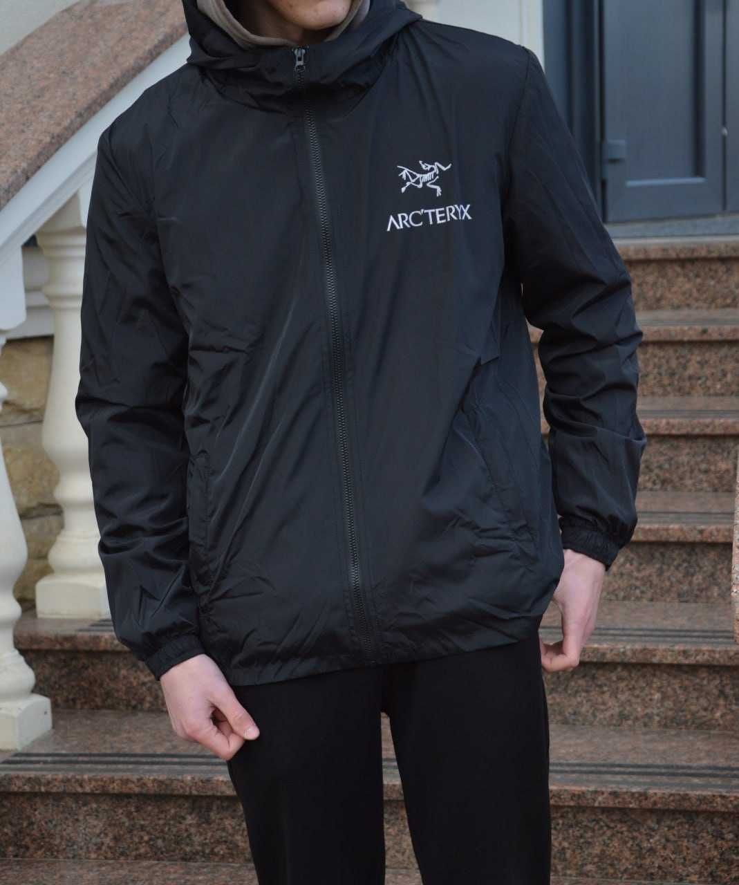 Чорна чоловіча куртка вітровка чорна Arcteryx (GoreTex)