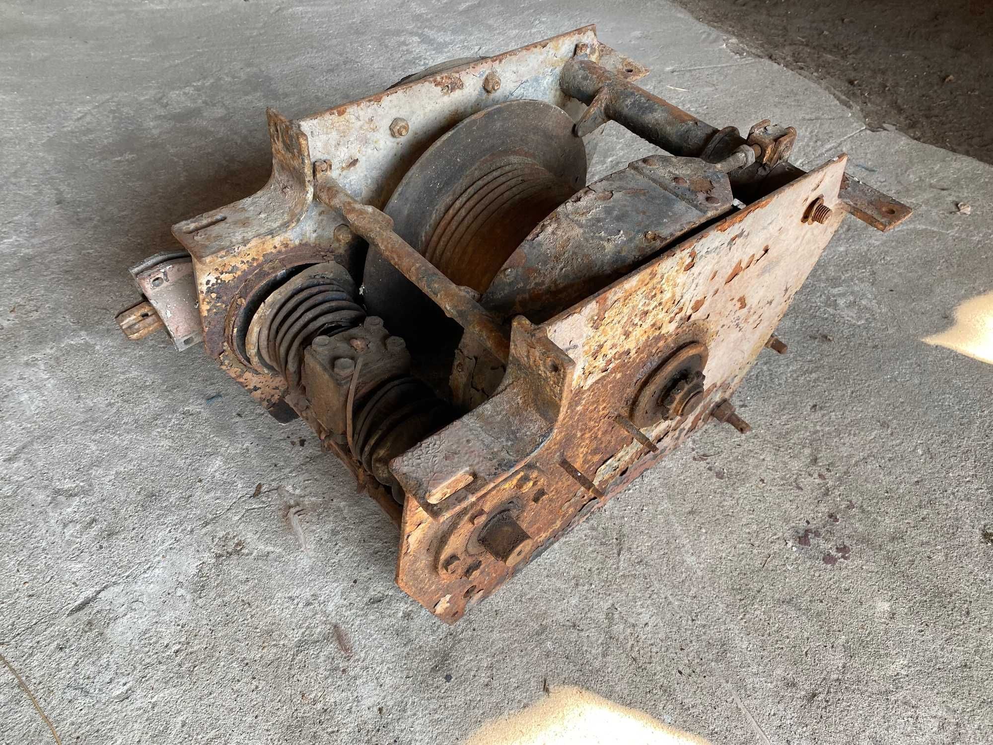 Wciągarka mechaniczna OFF ROAD Robur 4x4 Zmota