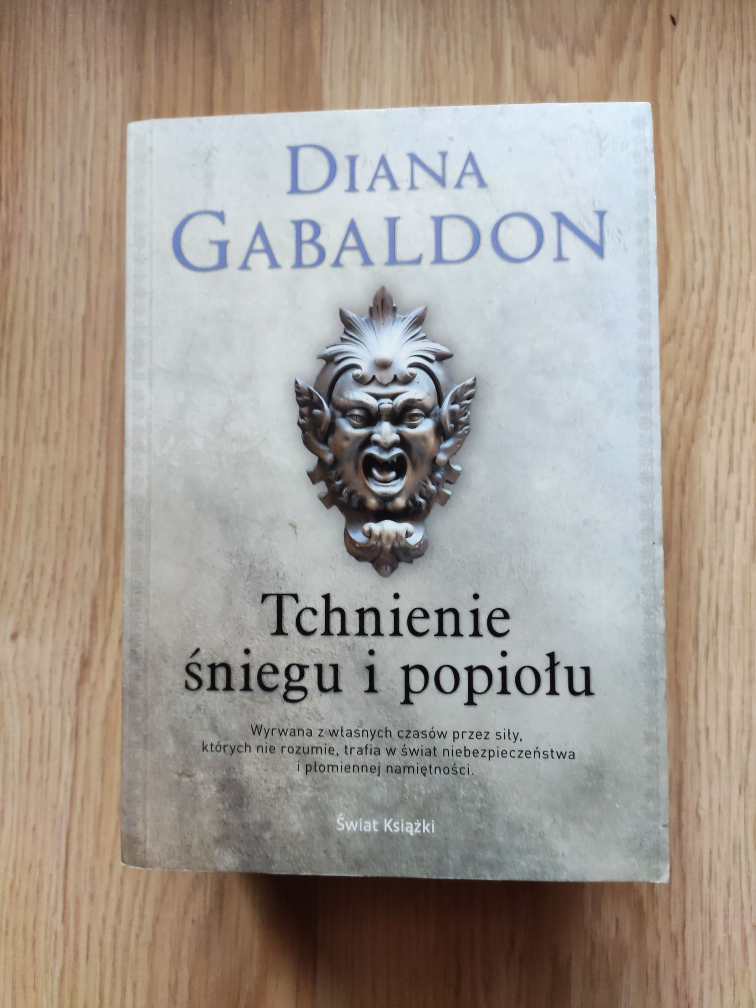Tchnienie śniegu i popiołu - Diana Gabaldon
